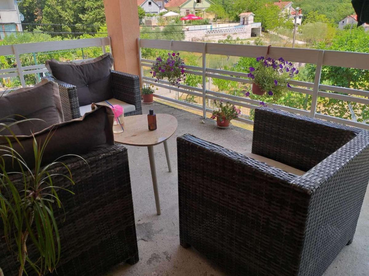 Apartment Davidovic Тиват Екстериор снимка